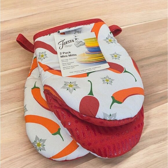 Fiesta Oven Mitts Mini Pot Holder Chili Peppers Fiestaware Red White 5.5"x8" NWT - Picture 1 of 7